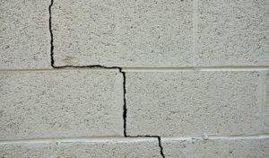 structural cracks in buildings