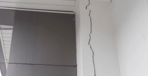 structural cracks in plasterwork